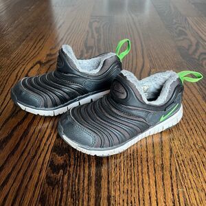 Nike Kids Dynamo Free Se Green Strike Boys Shoes (Size 11C)